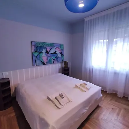 Апартаменты House Cristina *